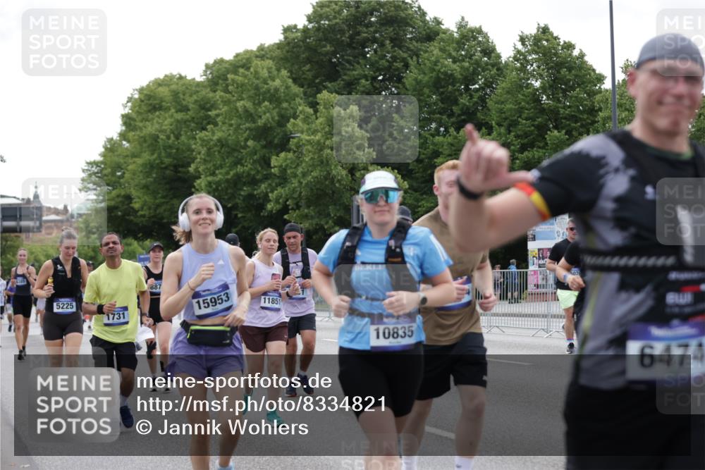 29.06.2025 - hella hamburg halbmarathon Jannik Wohlers http://msf.ph/oto/8334821 29.06.2025 10:40:46 Lombardsbrücke 1317, 1731, 2229, 2805, 3532, 3533, 4234, 4412, 4638, 5086, 5225, 5549, 5688, 5689, 6088, 6474, 6842, 7661, 7821, 7829, 8293, 8385, 8751, 8769, 8878, 8992, 9962, 10269, 10407, 10644, 10835, 11759, 11851, 13168, 13778, 13848, 14253, 14553, 14776, 15076, 15953, 16454, 16802, 16846, 16981, 17233, 17234, 17872, 17879, 18142, 18494, 18580, 18844, 18888 meine-sportfotos.de