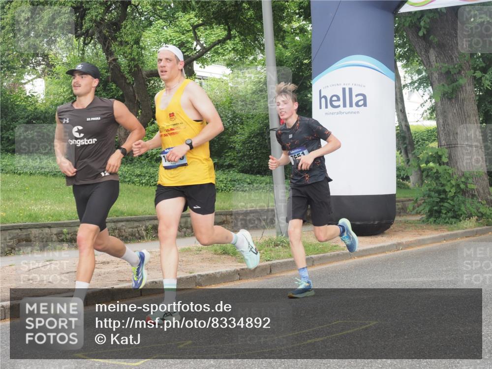 29.06.2025 - hella hamburg halbmarathon KatJ http://msf.ph/oto/8334892 29.06.2025 10:17:46 Zwischen KM18-KM19 1122, 2604, 7651 meine-sportfotos.de