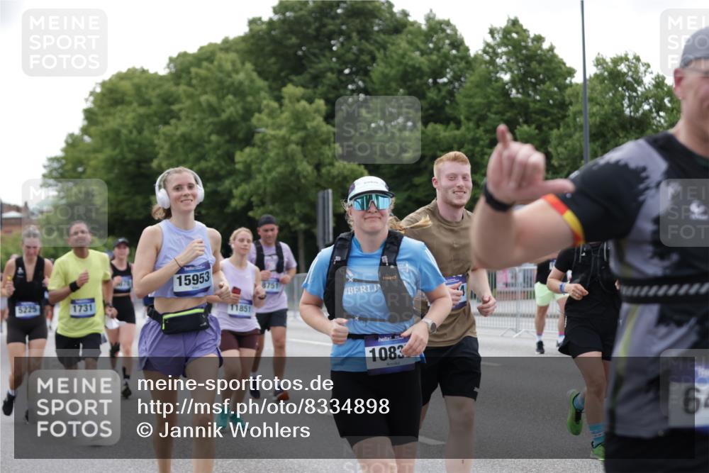 29.06.2025 - hella hamburg halbmarathon Jannik Wohlers http://msf.ph/oto/8334898 29.06.2025 10:40:46 Lombardsbrücke 1317, 1731, 2229, 2805, 3532, 3533, 4234, 4412, 4638, 5086, 5225, 5549, 5688, 5689, 6088, 6474, 6842, 7661, 7821, 7829, 8293, 8385, 8751, 8769, 8878, 8992, 9962, 10269, 10407, 10644, 10835, 11759, 11851, 13168, 13778, 13848, 14253, 14553, 14776, 15076, 15953, 16454, 16802, 16846, 16981, 17233, 17234, 17872, 17879, 18142, 18494, 18580, 18844, 18888 meine-sportfotos.de