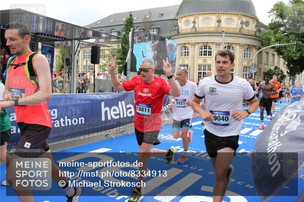29.06.2025 - hella hamburg halbmarathon Michael Strokosch http://msf.ph/oto/8334913 29.06.2025 10:50:21 Ziel 4933, 7930, 7932, 8921, 10371, 12949, 13609, 13690, 14034, 15620, 16000, 16242, 18499, 18811, 19040 meine-sportfotos.de