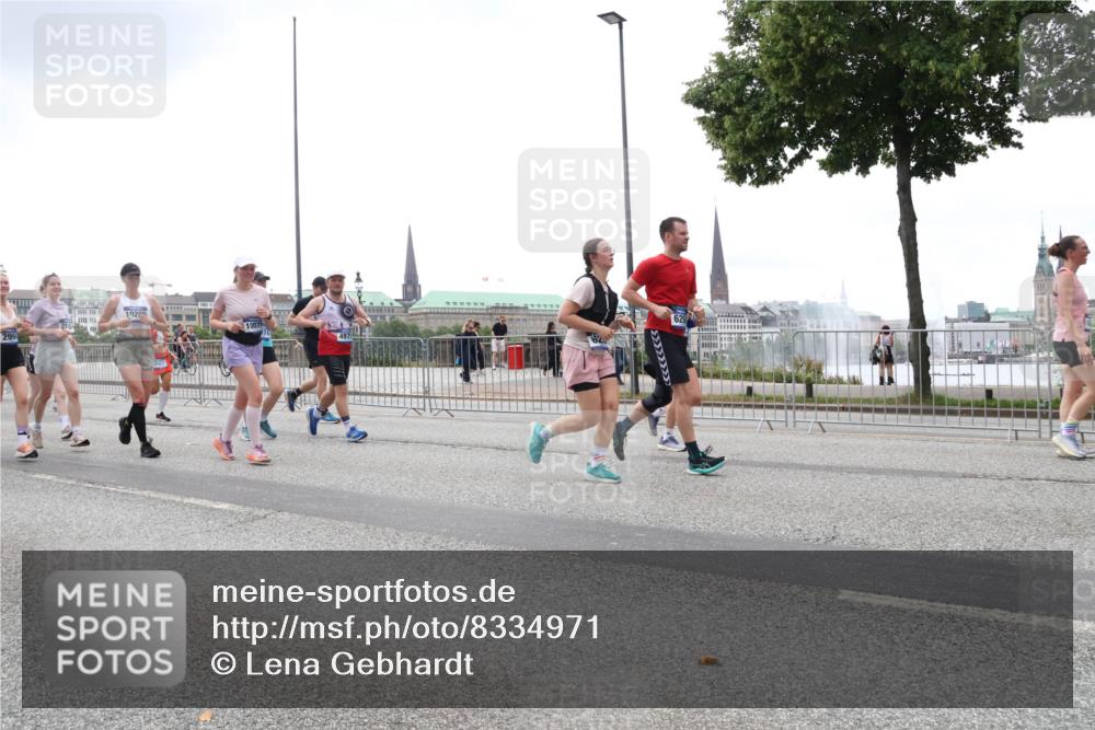 29.06.2025 - hella hamburg halbmarathon Lena Gebhardt http://msf.ph/oto/8334971 29.06.2025 10:47:38 Lombardsbrücke 2994, 1020, 10075, 625, 1045, 1246, 1392, 1434, 1463, 1523, 1618, 1639, 1704, 1926, 2148, 2407, 2491, 2537, 2545, 2704, 2790, 2882, 2994, 3049, 3339, 4037, 4184, 4325, 4423, 4806, 4856, 4895, 4974, 4975, 5621, 5622, 5886, 5895, 6255, 6256, 6879, 6995, 7403, 7427, 7430, 7431, 7630, 7631, 7970, 8077, 8105, 8131, 8270, 8310, 8550, 8915, 8953, 9018, 9687, 9696, 9697, 10658, 10991, 11351, 11458, 11730, 11738, 11802, 11909, 12431 meine-sportfotos.de