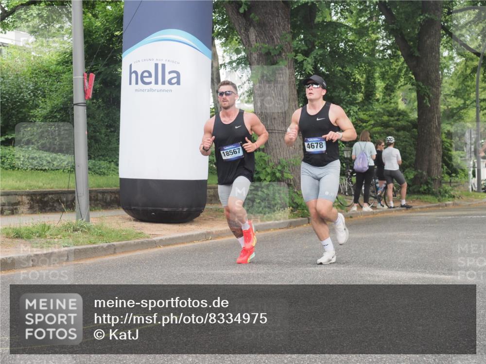 29.06.2025 - hella hamburg halbmarathon KatJ http://msf.ph/oto/8334975 29.06.2025 10:17:48 Zwischen KM18-KM19 1122, 4678, 7651 meine-sportfotos.de