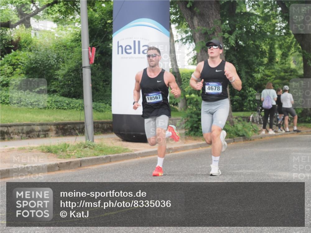 29.06.2025 - hella hamburg halbmarathon KatJ http://msf.ph/oto/8335036 29.06.2025 10:17:48 Zwischen KM18-KM19 1122, 4678, 7651 meine-sportfotos.de