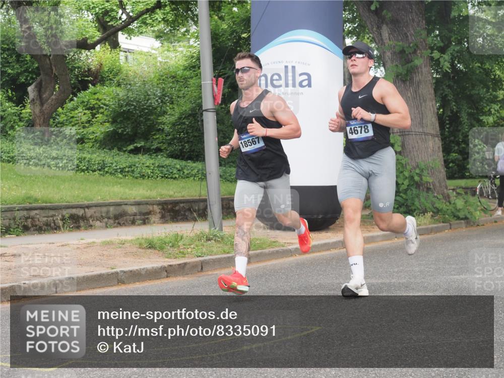 29.06.2025 - hella hamburg halbmarathon KatJ http://msf.ph/oto/8335091 29.06.2025 10:17:48 Zwischen KM18-KM19 1122, 4678, 7651 meine-sportfotos.de