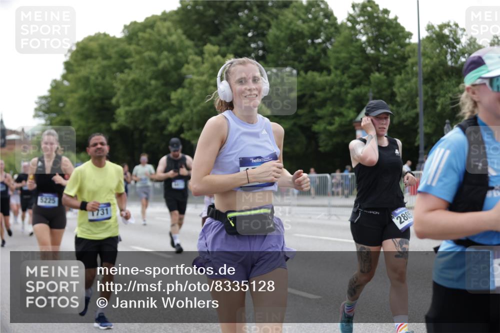 29.06.2025 - hella hamburg halbmarathon Jannik Wohlers http://msf.ph/oto/8335128 29.06.2025 10:40:47 Lombardsbrücke 1317, 1731, 2229, 2805, 3532, 3533, 4412, 4638, 5086, 5225, 5549, 5688, 5689, 5928, 6088, 6474, 7661, 7821, 7829, 8293, 8385, 8751, 8769, 8878, 8992, 9962, 10269, 10407, 10644, 10835, 11759, 11851, 13168, 13299, 13778, 13848, 14253, 14376, 14553, 14776, 15076, 15953, 16454, 16559, 16802, 16846, 16981, 17370, 17872, 17879, 18142, 18494, 18580, 18844, 18888 meine-sportfotos.de