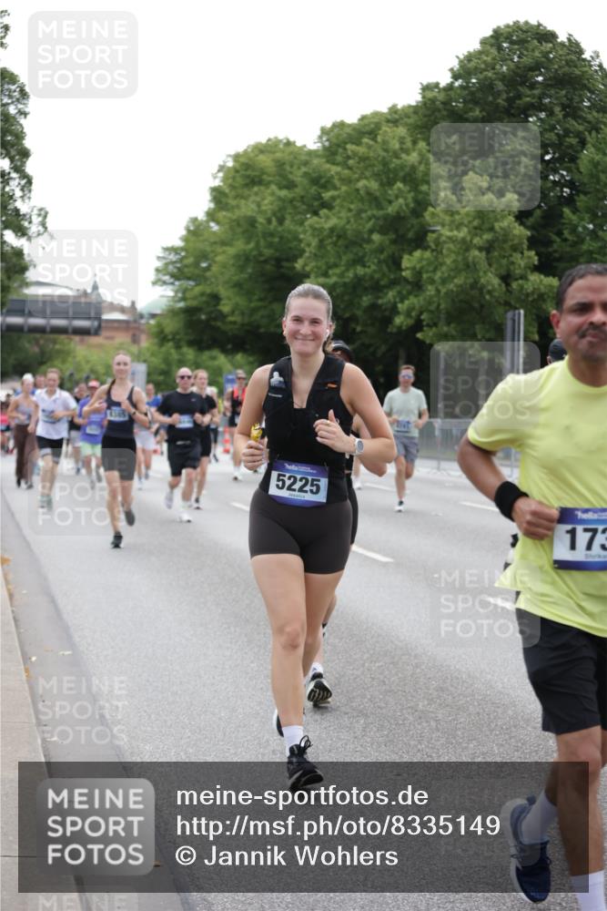 29.06.2025 - hella hamburg halbmarathon Jannik Wohlers http://msf.ph/oto/8335149 29.06.2025 10:40:49 Lombardsbrücke 1317, 1731, 2229, 2805, 3532, 3533, 4412, 4638, 5086, 5225, 5549, 5688, 5689, 5928, 6088, 6250, 6474, 7661, 7821, 7829, 8293, 8385, 8586, 8751, 8769, 8878, 8992, 9962, 10181, 10269, 10407, 10644, 10835, 11759, 11851, 13168, 13299, 13373, 13778, 13848, 14253, 14376, 14776, 15076, 15953, 16260, 16454, 16559, 16802, 16846, 16981, 17370, 17872, 18142, 18494, 18580, 18844, 18888 meine-sportfotos.de