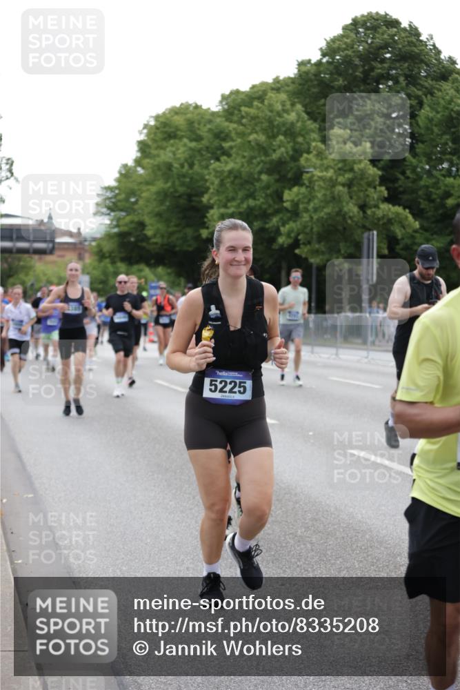 29.06.2025 - hella hamburg halbmarathon Jannik Wohlers http://msf.ph/oto/8335208 29.06.2025 10:40:49 Lombardsbrücke 1317, 1731, 2229, 2805, 3532, 3533, 4412, 4638, 5086, 5225, 5549, 5688, 5689, 5928, 6088, 6250, 6474, 7661, 7821, 7829, 8293, 8385, 8586, 8751, 8769, 8878, 8992, 9962, 10181, 10269, 10407, 10644, 10835, 11759, 11851, 13168, 13299, 13373, 13778, 13848, 14253, 14376, 14776, 15076, 15953, 16260, 16454, 16559, 16802, 16846, 16981, 17370, 17872, 18142, 18494, 18580, 18844, 18888 meine-sportfotos.de