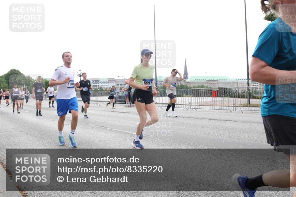29.06.2025 - hella hamburg halbmarathon Lena Gebhardt http://msf.ph/oto/8335220 29.06.2025 10:38:04 Lombardsbrücke 7350, 1002, 16220, 6697, 1196, 1394, 1457, 1475, 1578, 1596, 1742, 1791, 1799, 1901, 1966, 1985, 2113, 2199, 2498, 2786, 2853, 3010, 3230, 3242, 3246, 3338, 3635, 3636, 3716, 3880, 4414, 4921, 5139, 5300, 5522, 5713, 5875, 6199, 6200, 6243, 6362, 6697, 6751, 6930, 7118, 7165, 7244, 7321, 7350, 7552, 7629, 7696, 7868, 7914, 8985, 9247, 9288, 9895, 10159, 10506, 10836, 11087, 11543, 12254, 12472, 12824, 16680, 17798 meine-sportfotos.de