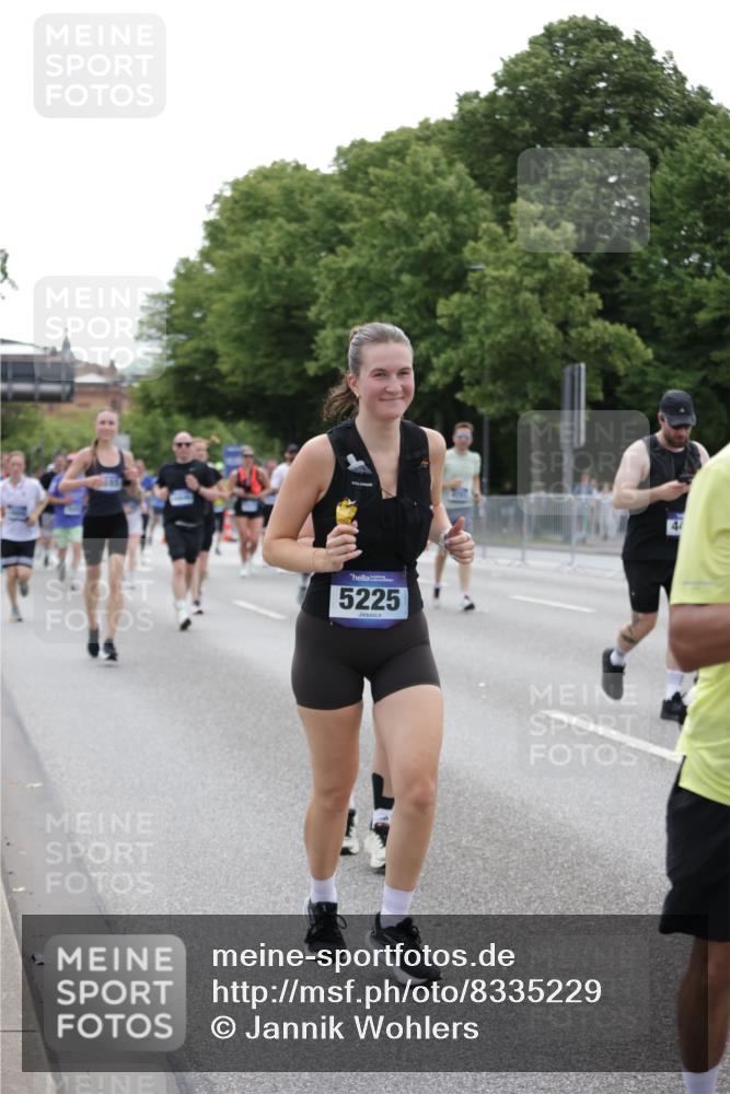 29.06.2025 - hella hamburg halbmarathon Jannik Wohlers http://msf.ph/oto/8335229 29.06.2025 10:40:49 Lombardsbrücke 1317, 1731, 2229, 2805, 3532, 3533, 4412, 4638, 5086, 5225, 5549, 5688, 5689, 5928, 6088, 6250, 6474, 7661, 7821, 7829, 8293, 8385, 8586, 8751, 8769, 8878, 8992, 9962, 10181, 10269, 10407, 10644, 10835, 11759, 11851, 13168, 13299, 13373, 13778, 13848, 14253, 14376, 14776, 15076, 15953, 16260, 16454, 16559, 16802, 16846, 16981, 17370, 17872, 18142, 18494, 18580, 18844, 18888 meine-sportfotos.de