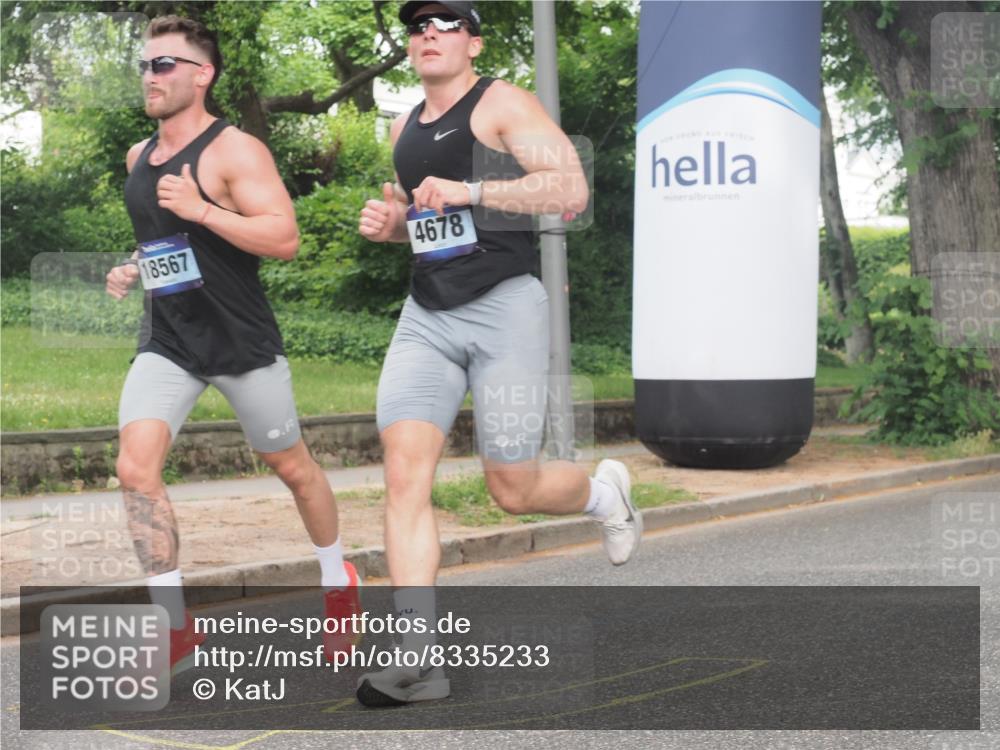 29.06.2025 - hella hamburg halbmarathon KatJ http://msf.ph/oto/8335233 29.06.2025 10:17:49 Zwischen KM18-KM19 1122, 4678, 7651 meine-sportfotos.de