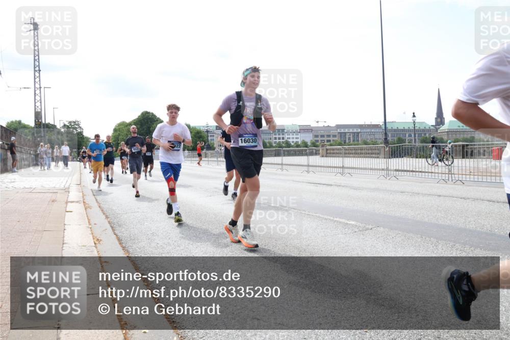 29.06.2025 - hella hamburg halbmarathon Lena Gebhardt http://msf.ph/oto/8335290 29.06.2025 10:13:19 Lombardsbrücke 952, 22, 3218, 16030, 1007, 1020, 1051, 1747, 1859, 2055, 2942, 2961, 3218, 3360, 3728, 3729, 4187, 4532, 4795, 4950, 5546, 6489, 6717, 6724, 7346, 7446, 7447, 7460, 7873, 8279, 8398, 8405, 8913, 9141, 9527, 9612, 10067, 10402, 11720, 12492, 13331, 13928, 14404, 15531, 15663, 15922, 16030, 16255, 16323, 16437, 17474, 17699, 17988, 18048, 18222, 18231, 18320, 18530, 18732 meine-sportfotos.de