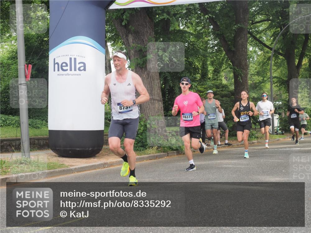 29.06.2025 - hella hamburg halbmarathon KatJ http://msf.ph/oto/8335292 29.06.2025 10:17:52 Zwischen KM18-KM19 4678, 7651, 8731 meine-sportfotos.de