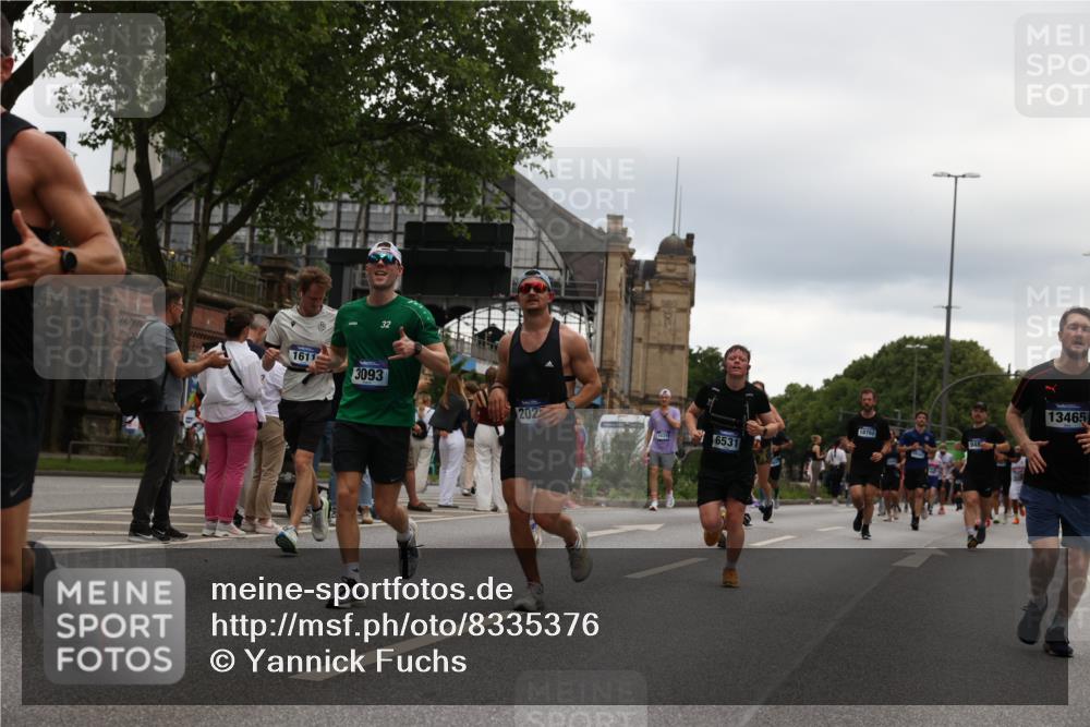 29.06.2025 - hella hamburg halbmarathon Yannick Fuchs http://msf.ph/oto/8335376 29.06.2025 10:51:54 20KM 1595, 1611, 2025, 2488, 2606, 2656, 2759, 2806, 2840, 2883, 2907, 3093, 3859, 4319, 4426, 4467, 4502, 4579, 4632, 4833, 5277, 5341, 5926, 6104, 6281, 6302, 6531, 6595, 7138, 7189, 8322, 8585, 9316, 9485, 10599, 10788, 11645, 12585, 13465, 13816, 13880, 14266, 14571, 15217, 15229, 16517, 16531, 17405, 17415, 17455, 17543, 17827, 18068, 18180, 18492, 18501, 18587, 18762, 18891 meine-sportfotos.de