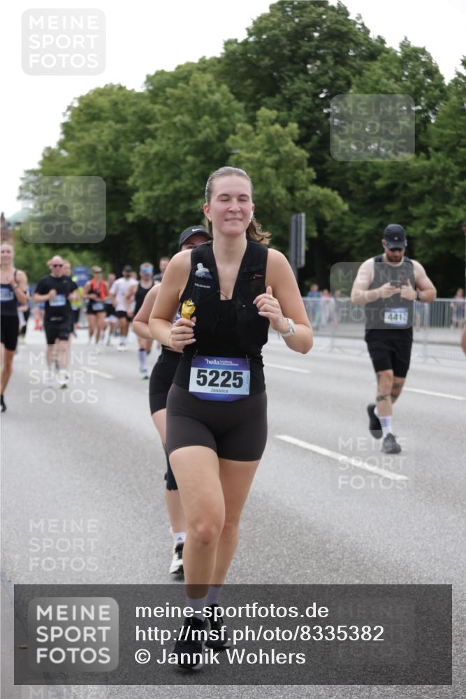 29.06.2025 - hella hamburg halbmarathon Jannik Wohlers http://msf.ph/oto/8335382 29.06.2025 10:40:49 Lombardsbrücke 1317, 1731, 2229, 2805, 3532, 3533, 4412, 4638, 5086, 5225, 5549, 5688, 5689, 5928, 6088, 6250, 6474, 7661, 7821, 7829, 8293, 8385, 8586, 8751, 8769, 8878, 8992, 9962, 10181, 10269, 10407, 10644, 10835, 11759, 11851, 13168, 13299, 13373, 13778, 13848, 14253, 14376, 14776, 15076, 15953, 16260, 16454, 16559, 16802, 16846, 16981, 17370, 17872, 18142, 18494, 18580, 18844, 18888 meine-sportfotos.de