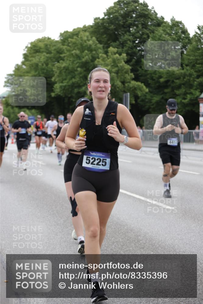 29.06.2025 - hella hamburg halbmarathon Jannik Wohlers http://msf.ph/oto/8335396 29.06.2025 10:40:49 Lombardsbrücke 1317, 1731, 2229, 2805, 3532, 3533, 4412, 4638, 5086, 5225, 5549, 5688, 5689, 5928, 6088, 6250, 6474, 7661, 7821, 7829, 8293, 8385, 8586, 8751, 8769, 8878, 8992, 9962, 10181, 10269, 10407, 10644, 10835, 11759, 11851, 13168, 13299, 13373, 13778, 13848, 14253, 14376, 14776, 15076, 15953, 16260, 16454, 16559, 16802, 16846, 16981, 17370, 17872, 18142, 18494, 18580, 18844, 18888 meine-sportfotos.de