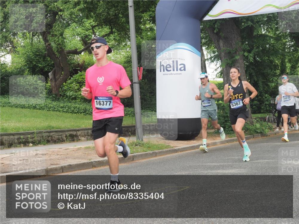 29.06.2025 - hella hamburg halbmarathon KatJ http://msf.ph/oto/8335404 29.06.2025 10:17:54 Zwischen KM18-KM19 4678, 5367, 8731 meine-sportfotos.de