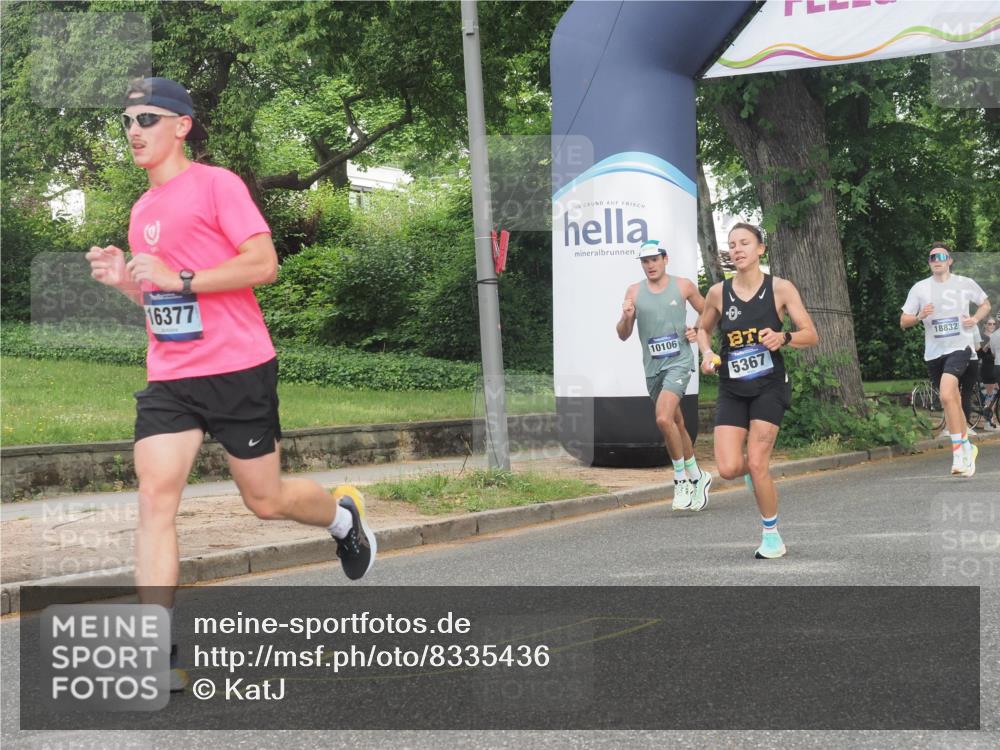 29.06.2025 - hella hamburg halbmarathon KatJ http://msf.ph/oto/8335436 29.06.2025 10:17:54 Zwischen KM18-KM19 4678, 5367, 8731 meine-sportfotos.de