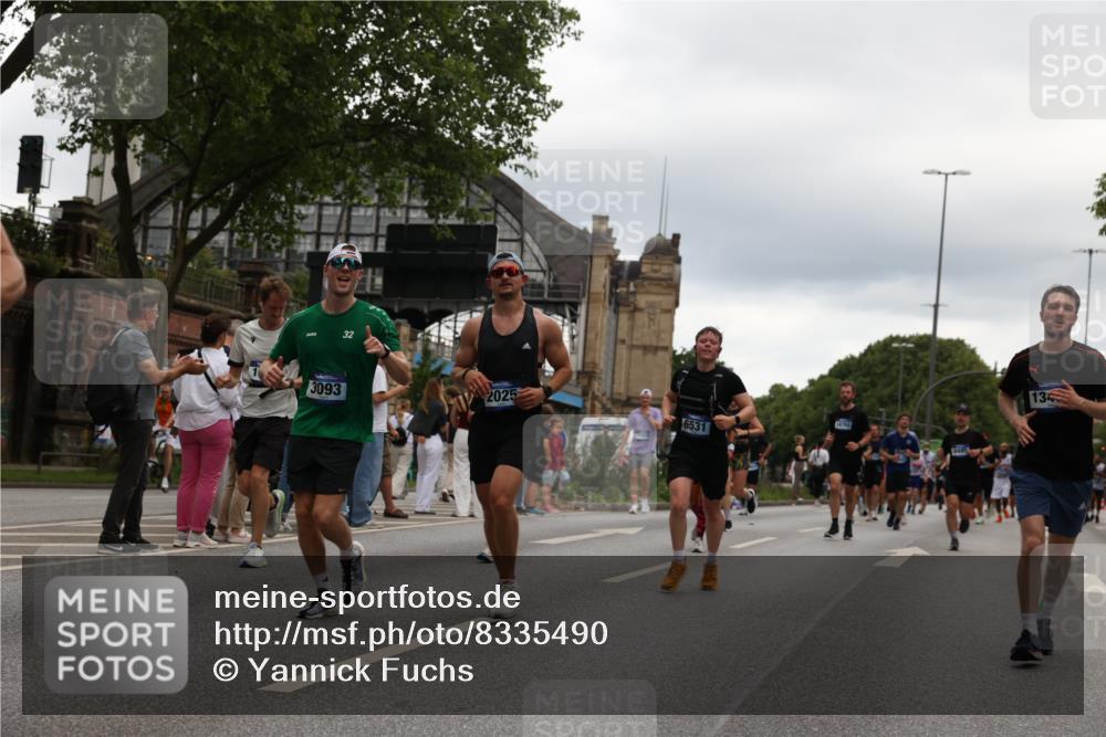 29.06.2025 - hella hamburg halbmarathon Yannick Fuchs http://msf.ph/oto/8335490 29.06.2025 10:51:54 20KM 1595, 1611, 2025, 2488, 2606, 2656, 2759, 2806, 2840, 2883, 2907, 3093, 3859, 4319, 4426, 4467, 4502, 4579, 4632, 4833, 5277, 5341, 5926, 6104, 6281, 6302, 6531, 6595, 7138, 7189, 8322, 8585, 9316, 9485, 10599, 10788, 11645, 12585, 13465, 13816, 13880, 14266, 14571, 15217, 15229, 16517, 16531, 17405, 17415, 17455, 17543, 17827, 18068, 18180, 18492, 18501, 18587, 18762, 18891 meine-sportfotos.de