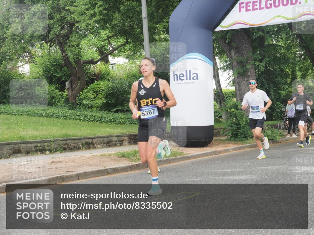29.06.2025 - hella hamburg halbmarathon KatJ http://msf.ph/oto/8335502 29.06.2025 10:17:54 Zwischen KM18-KM19 4678, 5367, 8731 meine-sportfotos.de