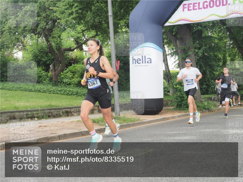 29.06.2025 - hella hamburg halbmarathon KatJ http://msf.ph/oto/8335519 29.06.2025 10:17:55 Zwischen KM18-KM19 4678, 5367, 8731 meine-sportfotos.de