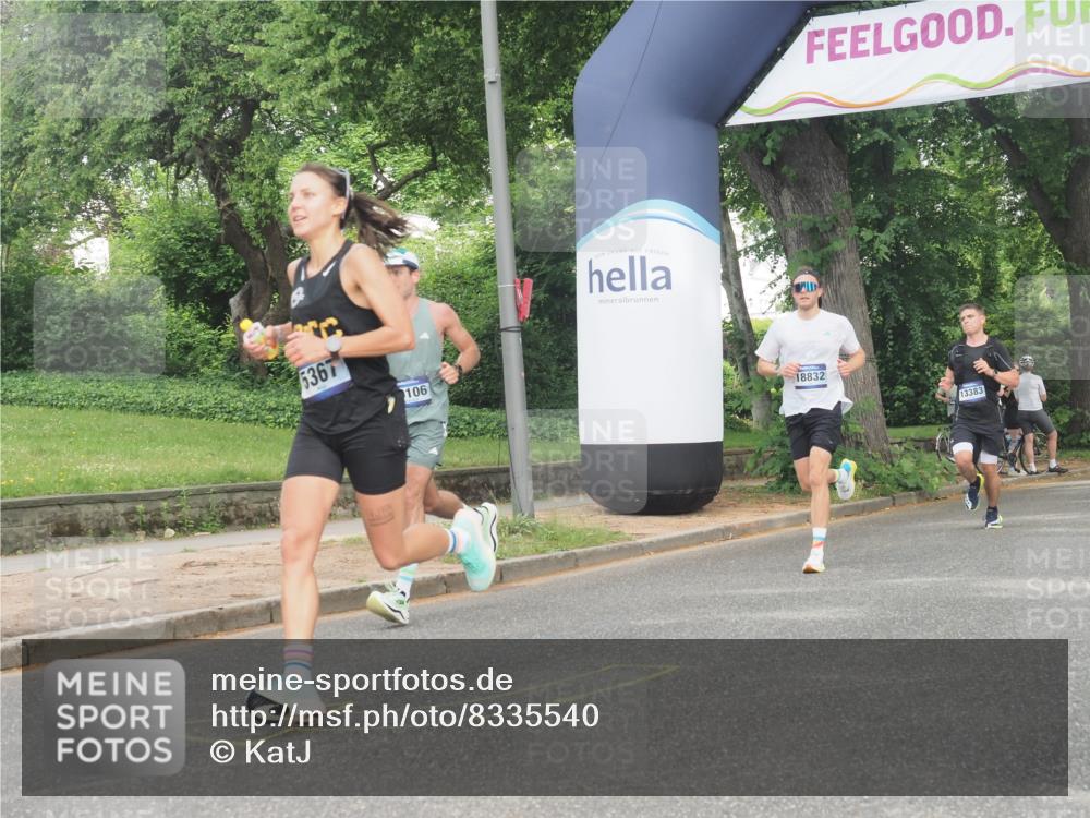 29.06.2025 - hella hamburg halbmarathon KatJ http://msf.ph/oto/8335540 29.06.2025 10:17:55 Zwischen KM18-KM19 4678, 5367, 8731 meine-sportfotos.de