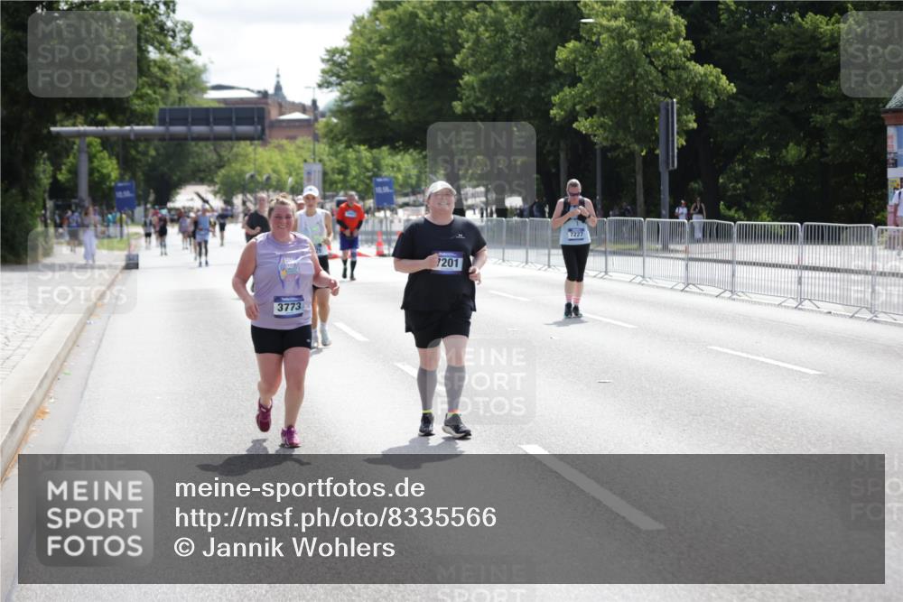 29.06.2025 - hella hamburg halbmarathon Jannik Wohlers http://msf.ph/oto/8335566 29.06.2025 11:31:28 Lombardsbrücke 2126, 2644, 2768, 3743, 3773, 7201, 7227, 9530, 9579, 10061 meine-sportfotos.de