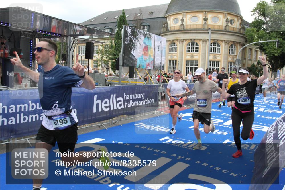29.06.2025 - hella hamburg halbmarathon Michael Strokosch http://msf.ph/oto/8335579 29.06.2025 10:50:32 Ziel 3414, 4127, 5447, 6282, 6795, 7397, 8153, 11455, 12035, 12624, 13812, 14626, 16806, 17247, 17319, 18394 meine-sportfotos.de