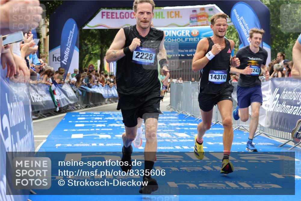 29.06.2025 - hella hamburg halbmarathon Strokosch-Dieckow http://msf.ph/oto/8335606 29.06.2025 10:33:48 Ziel 1743, 2228, 2243, 2746, 4246, 5193, 10865, 13771, 14310, 14466, 15500, 16243, 16755 meine-sportfotos.de