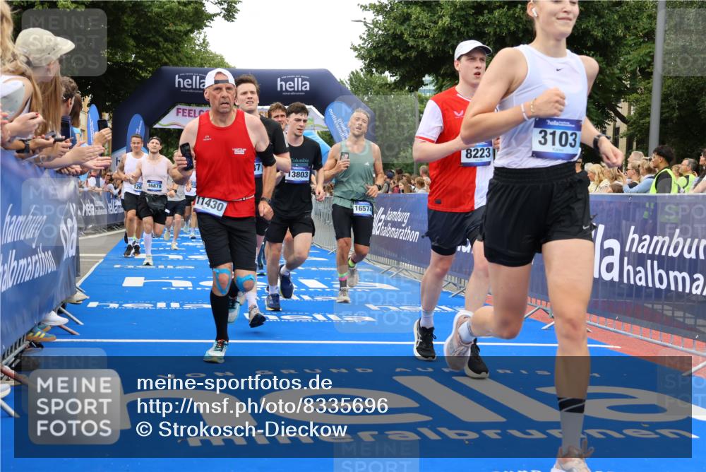 29.06.2025 - hella hamburg halbmarathon Strokosch-Dieckow http://msf.ph/oto/8335696 29.06.2025 10:54:17 Ziel 1267, 1442, 3103, 3177, 3426, 3861, 3898, 4635, 6082, 6084, 6443, 6511, 6512, 7274, 8223, 8772, 11430, 12213, 12362, 13033, 13289, 13803, 15169, 15524, 15946, 16327, 16527, 16574, 16750, 16780, 16879, 17087, 17698, 18268 meine-sportfotos.de
