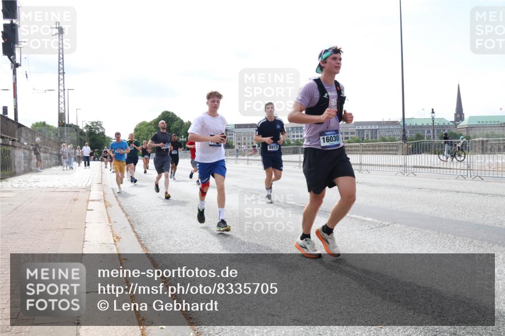 29.06.2025 - hella hamburg halbmarathon Lena Gebhardt http://msf.ph/oto/8335705 29.06.2025 10:13:19 Lombardsbrücke 32, 8913, 16030, 1007, 1020, 1051, 1747, 1859, 2055, 2942, 2961, 3218, 3360, 3728, 3729, 4187, 4532, 4795, 4950, 5546, 6489, 6717, 6724, 7346, 7446, 7447, 7460, 7873, 8279, 8398, 8405, 8913, 9141, 9527, 9612, 10067, 10402, 11720, 12492, 13331, 13928, 14404, 15531, 15663, 15922, 16030, 16255, 16323, 16437, 17474, 17699, 17988, 18048, 18222, 18231, 18320, 18530, 18732 meine-sportfotos.de