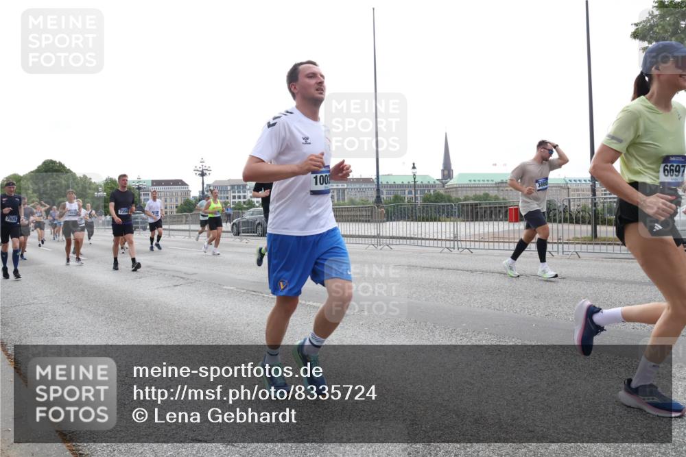 29.06.2025 - hella hamburg halbmarathon Lena Gebhardt http://msf.ph/oto/8335724 29.06.2025 10:38:04 Lombardsbrücke 7629, 18937, 100, 6697, 3880, 7350, 1196, 1394, 1457, 1475, 1578, 1596, 1742, 1791, 1799, 1901, 1966, 1985, 2113, 2199, 2498, 2786, 2853, 3010, 3230, 3242, 3246, 3338, 3635, 3636, 3716, 3880, 4414, 4921, 5139, 5300, 5522, 5713, 5875, 6199, 6200, 6243, 6362, 6697, 6751, 6930, 7118, 7165, 7244, 7321, 7350, 7552, 7629, 7696, 7868, 7914, 8985, 9247, 9288, 9895, 10159, 10506, 10836, 11087, 11543, 12254, 12472, 12824, 16680, 17798 meine-sportfotos.de