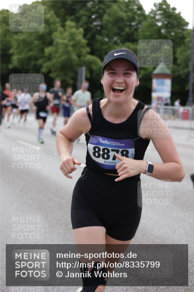 29.06.2025 - hella hamburg halbmarathon Jannik Wohlers http://msf.ph/oto/8335799 29.06.2025 10:40:51 Lombardsbrücke 1317, 1731, 2229, 2805, 3532, 3533, 4412, 4638, 5086, 5225, 5549, 5688, 5689, 5928, 5942, 6088, 6250, 6474, 6793, 6894, 7661, 7821, 7829, 8293, 8385, 8586, 8751, 8769, 8878, 8992, 9962, 10181, 10269, 10407, 10835, 11759, 11851, 13168, 13299, 13373, 13778, 13848, 14037, 14253, 14376, 14776, 15076, 15224, 15953, 16260, 16454, 16559, 16802, 16846, 16981, 17370, 17872, 18142, 18494, 18580, 18844, 18888 meine-sportfotos.de