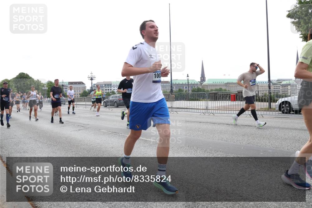 29.06.2025 - hella hamburg halbmarathon Lena Gebhardt http://msf.ph/oto/8335824 29.06.2025 10:38:04 Lombardsbrücke 7629, 16220, 100, 3880, 1196, 1394, 1457, 1475, 1578, 1596, 1742, 1791, 1799, 1901, 1966, 1985, 2113, 2199, 2498, 2786, 2853, 3010, 3230, 3242, 3246, 3338, 3635, 3636, 3716, 3880, 4414, 4921, 5139, 5300, 5522, 5713, 5875, 6199, 6200, 6243, 6362, 6697, 6751, 6930, 7118, 7165, 7244, 7321, 7350, 7552, 7629, 7696, 7868, 7914, 8985, 9247, 9288, 9895, 10159, 10506, 10836, 11087, 11543, 12254, 12472, 12824, 16680, 17798 meine-sportfotos.de
