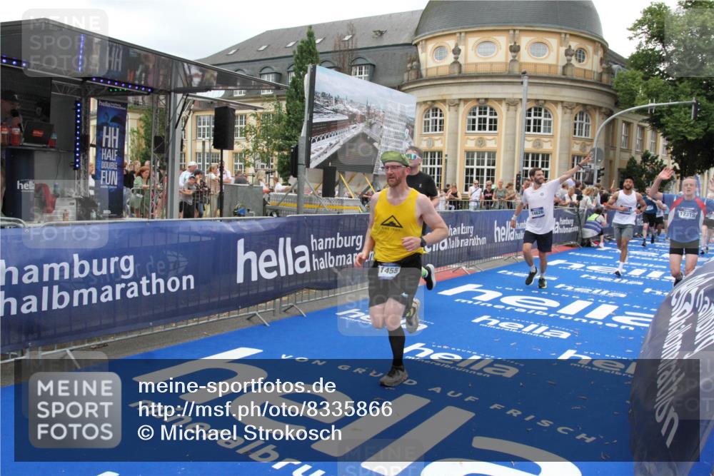 29.06.2025 - hella hamburg halbmarathon Michael Strokosch http://msf.ph/oto/8335866 29.06.2025 10:50:33 Ziel 3414, 4127, 5447, 6282, 6795, 7397, 8153, 8576, 11214, 11455, 12624, 13812, 14626, 15803, 16806, 17179, 17247, 17319, 18394 meine-sportfotos.de