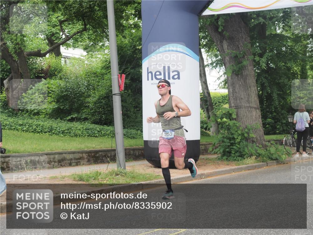 29.06.2025 - hella hamburg halbmarathon KatJ http://msf.ph/oto/8335902 29.06.2025 10:18:04 Zwischen KM18-KM19 1953 meine-sportfotos.de