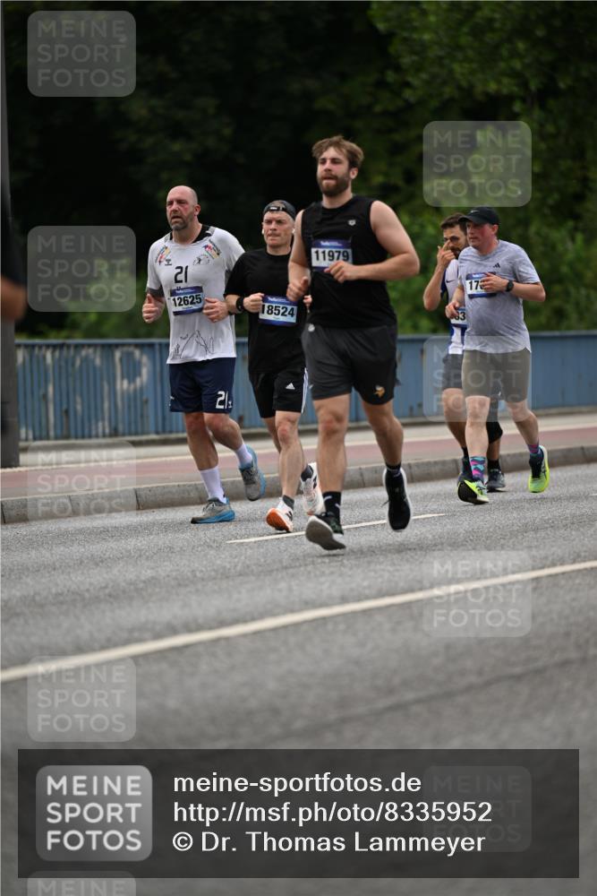 29.06.2025 - hella hamburg halbmarathon Dr. Thomas Lammeyer http://msf.ph/oto/8335952 29.06.2025 10:40:00 Kennedybrücke 1336, 2352, 2412, 2588, 2827, 3828, 4413, 4965, 5147, 6029, 6189, 6867, 7275, 8356, 8567, 8947, 9470, 9819, 10047, 10565, 10567, 10652, 11187, 11198, 11233, 11359 meine-sportfotos.de