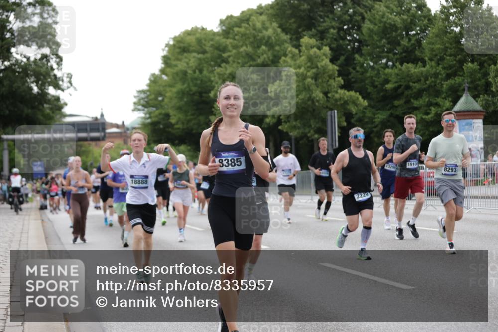 29.06.2025 - hella hamburg halbmarathon Jannik Wohlers http://msf.ph/oto/8335957 29.06.2025 10:40:52 Lombardsbrücke 1542, 1731, 2229, 2805, 3532, 3533, 4412, 4638, 5086, 5225, 5688, 5689, 5928, 5942, 6088, 6250, 6474, 6793, 6894, 7661, 7821, 7829, 8293, 8385, 8586, 8751, 8769, 8878, 8992, 9962, 10181, 10269, 10407, 10835, 11851, 13168, 13299, 13373, 13778, 13848, 14037, 14253, 14376, 14776, 15076, 15224, 15953, 16260, 16454, 16559, 16846, 16981, 17370, 17872, 18142, 18494, 18580, 18844, 18888 meine-sportfotos.de