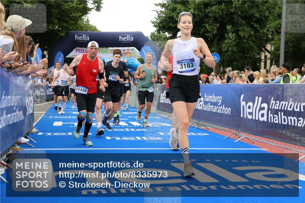 29.06.2025 - hella hamburg halbmarathon Strokosch-Dieckow http://msf.ph/oto/8335973 29.06.2025 10:54:17 Ziel 1267, 1442, 3103, 3177, 3426, 3861, 3898, 4635, 6082, 6084, 6443, 6511, 6512, 7274, 8223, 8772, 11430, 12213, 12362, 13033, 13289, 13803, 15169, 15524, 15946, 16327, 16527, 16574, 16750, 16780, 16879, 17087, 17698, 18268 meine-sportfotos.de