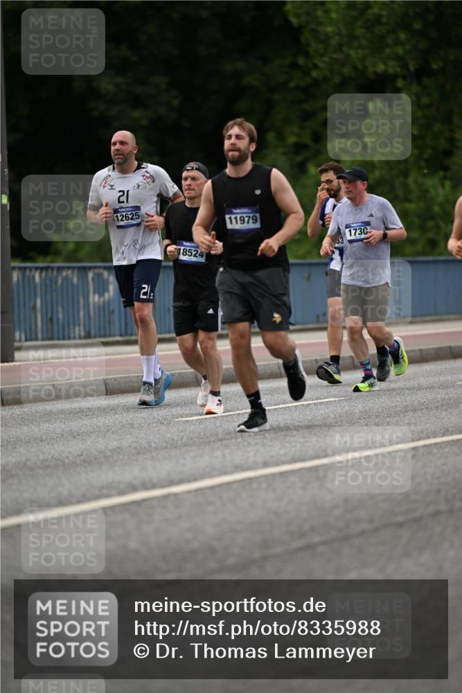 29.06.2025 - hella hamburg halbmarathon Dr. Thomas Lammeyer http://msf.ph/oto/8335988 29.06.2025 10:40:00 Kennedybrücke 1336, 2352, 2412, 2588, 2827, 3828, 4413, 4965, 5147, 6029, 6189, 6867, 7275, 8356, 8567, 8947, 9470, 9819, 10047, 10565, 10567, 10652, 11187, 11198, 11233, 11359 meine-sportfotos.de