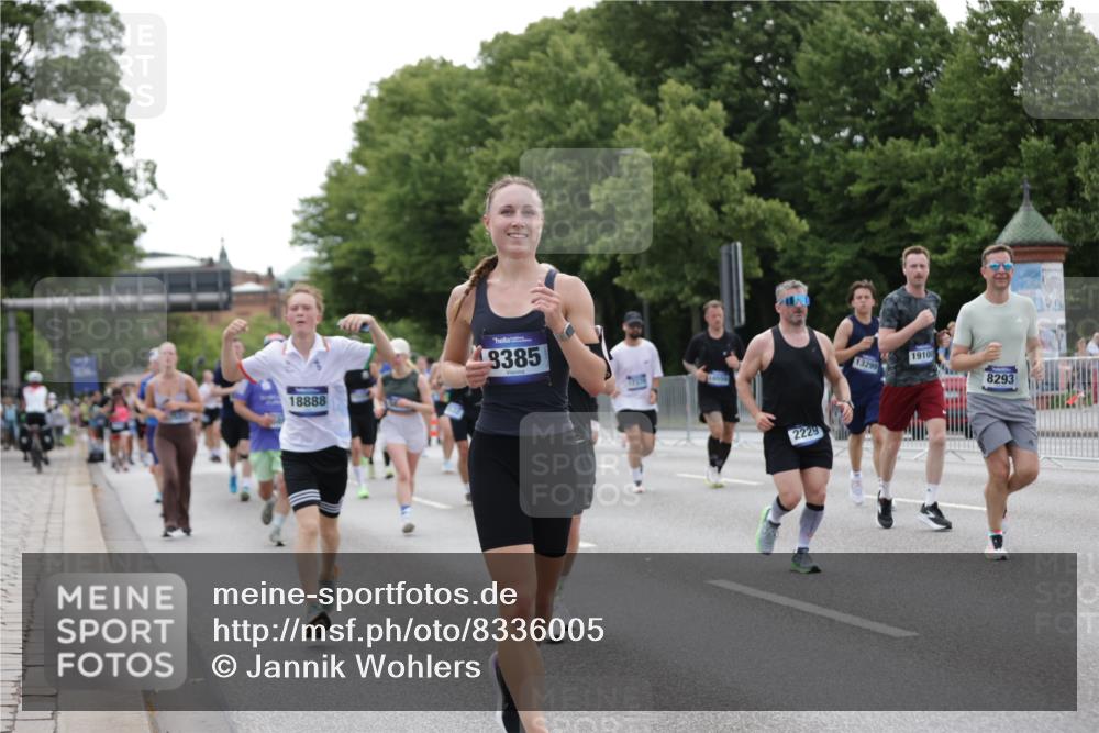 29.06.2025 - hella hamburg halbmarathon Jannik Wohlers http://msf.ph/oto/8336005 29.06.2025 10:40:53 Lombardsbrücke 1536, 1542, 1731, 2229, 2805, 3532, 3533, 3623, 4412, 4638, 5086, 5225, 5688, 5689, 5928, 5942, 6088, 6250, 6474, 6793, 6894, 7661, 7821, 8293, 8385, 8586, 8751, 8769, 8878, 8992, 9962, 10181, 10269, 10407, 10835, 11209, 11851, 13168, 13299, 13373, 13778, 13848, 14037, 14253, 14376, 15076, 15224, 15953, 16260, 16454, 16559, 16846, 16981, 17370, 17872, 18494, 18580, 18844, 18888 meine-sportfotos.de