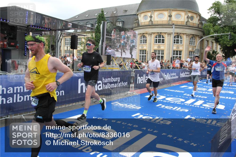 29.06.2025 - hella hamburg halbmarathon Michael Strokosch http://msf.ph/oto/8336016 29.06.2025 10:50:34 Ziel 1750, 3414, 4127, 5447, 6282, 7397, 8153, 8576, 11214, 11455, 12624, 13812, 14626, 15803, 16806, 17179, 17247, 17319, 18006, 18394 meine-sportfotos.de
