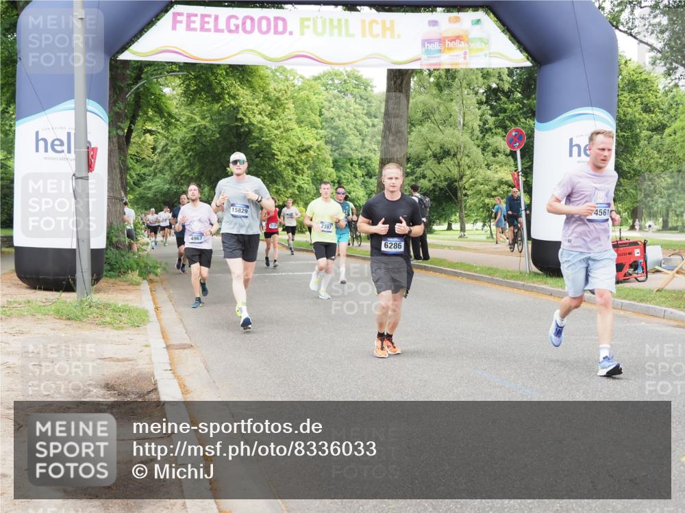 29.06.2025 - hella hamburg halbmarathon MichiJ http://msf.ph/oto/8336033 29.06.2025 10:39:08 Zwischen KM18-KM19 2287, 2397, 2636, 2946, 4967, 6286, 8977, 9214, 9656, 12224, 12949, 14122, 14561, 15126, 15496, 17131, 17815, 18869 meine-sportfotos.de