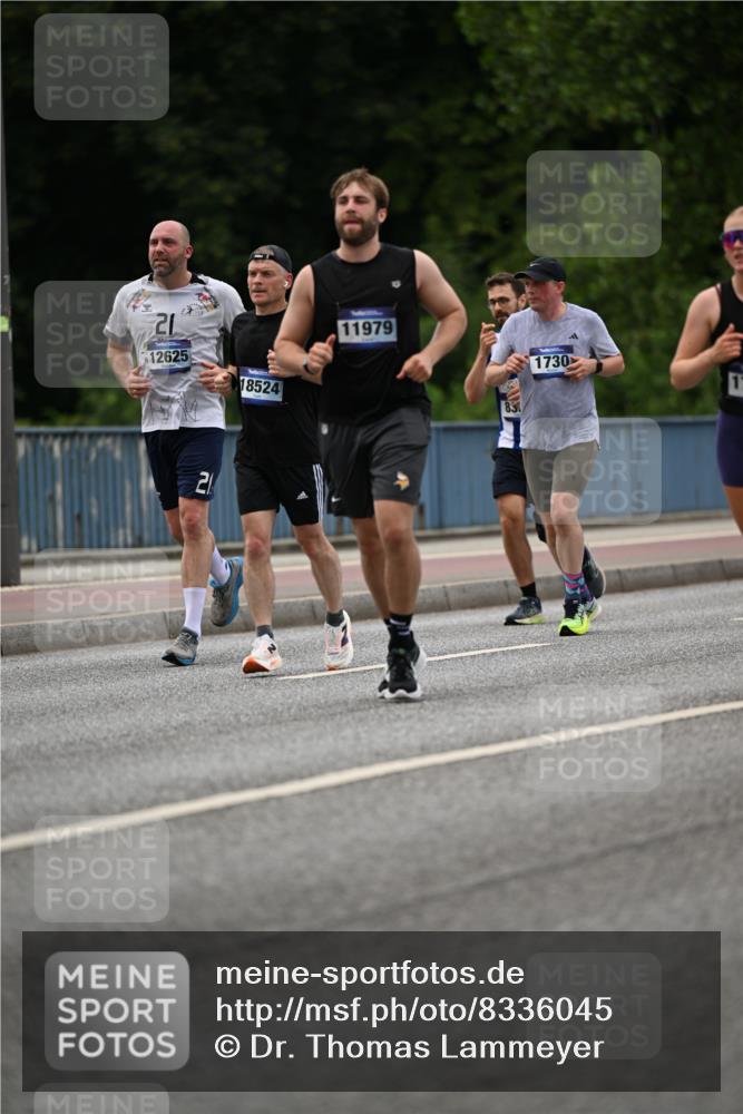 29.06.2025 - hella hamburg halbmarathon Dr. Thomas Lammeyer http://msf.ph/oto/8336045 29.06.2025 10:40:00 Kennedybrücke 1336, 2352, 2412, 2588, 2827, 3828, 4413, 4965, 5147, 6029, 6189, 6867, 7275, 8356, 8567, 8947, 9470, 9819, 10047, 10565, 10567, 10652, 11187, 11198, 11233, 11359 meine-sportfotos.de