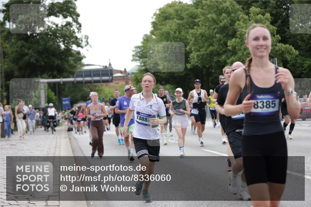 29.06.2025 - hella hamburg halbmarathon Jannik Wohlers http://msf.ph/oto/8336060 29.06.2025 10:40:53 Lombardsbrücke 1536, 1542, 1731, 2229, 2805, 3532, 3533, 3623, 4412, 4638, 5086, 5225, 5688, 5689, 5928, 5942, 6088, 6250, 6474, 6793, 6894, 7661, 7821, 8293, 8385, 8586, 8751, 8769, 8878, 8992, 9962, 10181, 10269, 10407, 10835, 11209, 11851, 13168, 13299, 13373, 13778, 13848, 14037, 14253, 14376, 15076, 15224, 15953, 16260, 16454, 16559, 16846, 16981, 17370, 17872, 18494, 18580, 18844, 18888 meine-sportfotos.de