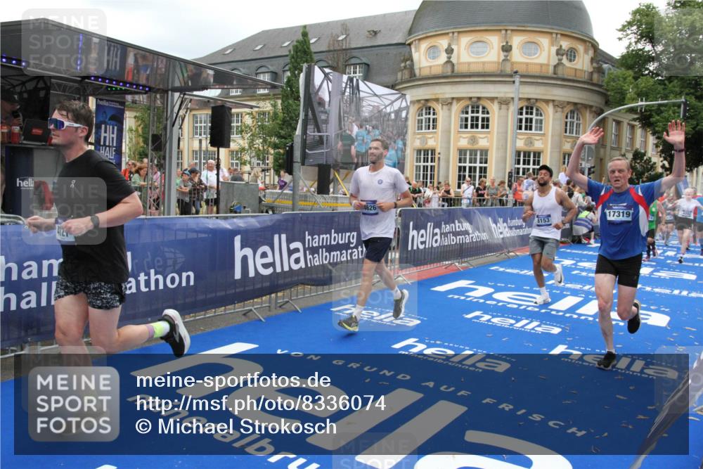 29.06.2025 - hella hamburg halbmarathon Michael Strokosch http://msf.ph/oto/8336074 29.06.2025 10:50:34 Ziel 1750, 3414, 4127, 5447, 6282, 7397, 8153, 8576, 11214, 11455, 12624, 13812, 14626, 15803, 16806, 17179, 17247, 17319, 18006, 18394 meine-sportfotos.de