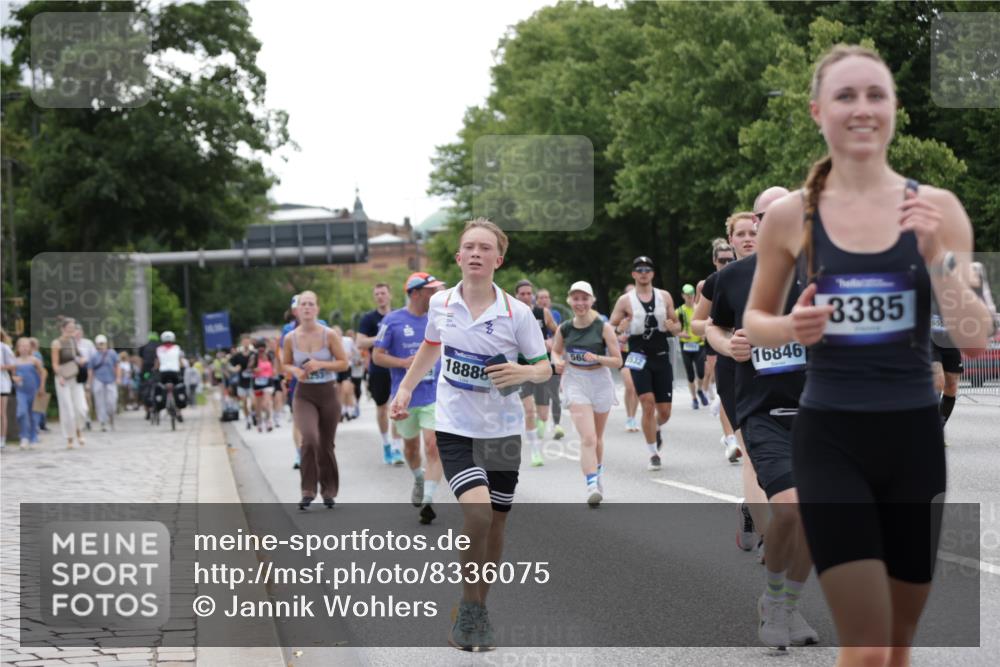 29.06.2025 - hella hamburg halbmarathon Jannik Wohlers http://msf.ph/oto/8336075 29.06.2025 10:40:53 Lombardsbrücke 1536, 1542, 1731, 2229, 2805, 3532, 3533, 3623, 4412, 4638, 5086, 5225, 5688, 5689, 5928, 5942, 6088, 6250, 6474, 6793, 6894, 7661, 7821, 8293, 8385, 8586, 8751, 8769, 8878, 8992, 9962, 10181, 10269, 10407, 10835, 11209, 11851, 13168, 13299, 13373, 13778, 13848, 14037, 14253, 14376, 15076, 15224, 15953, 16260, 16454, 16559, 16846, 16981, 17370, 17872, 18494, 18580, 18844, 18888 meine-sportfotos.de