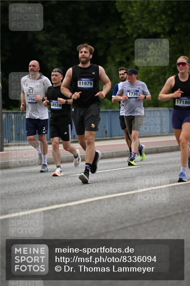 29.06.2025 - hella hamburg halbmarathon Dr. Thomas Lammeyer http://msf.ph/oto/8336094 29.06.2025 10:40:00 Kennedybrücke 1336, 2352, 2412, 2588, 2827, 3828, 4413, 4965, 5147, 6029, 6189, 6867, 7275, 8356, 8567, 8947, 9470, 9819, 10047, 10565, 10567, 10652, 11187, 11198, 11233, 11359 meine-sportfotos.de