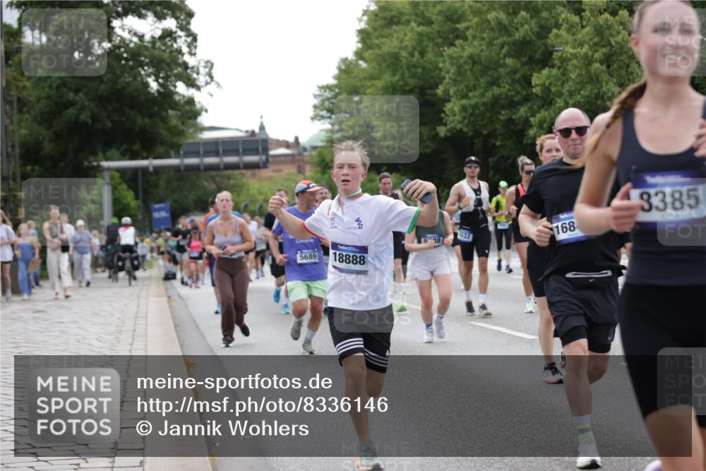 29.06.2025 - hella hamburg halbmarathon Jannik Wohlers http://msf.ph/oto/8336146 29.06.2025 10:40:53 Lombardsbrücke 1536, 1542, 1731, 2229, 2805, 3532, 3533, 3623, 4412, 4638, 5086, 5225, 5688, 5689, 5928, 5942, 6088, 6250, 6474, 6793, 6894, 7661, 7821, 8293, 8385, 8586, 8751, 8769, 8878, 8992, 9962, 10181, 10269, 10407, 10835, 11209, 11851, 13168, 13299, 13373, 13778, 13848, 14037, 14253, 14376, 15076, 15224, 15953, 16260, 16454, 16559, 16846, 16981, 17370, 17872, 18494, 18580, 18844, 18888 meine-sportfotos.de