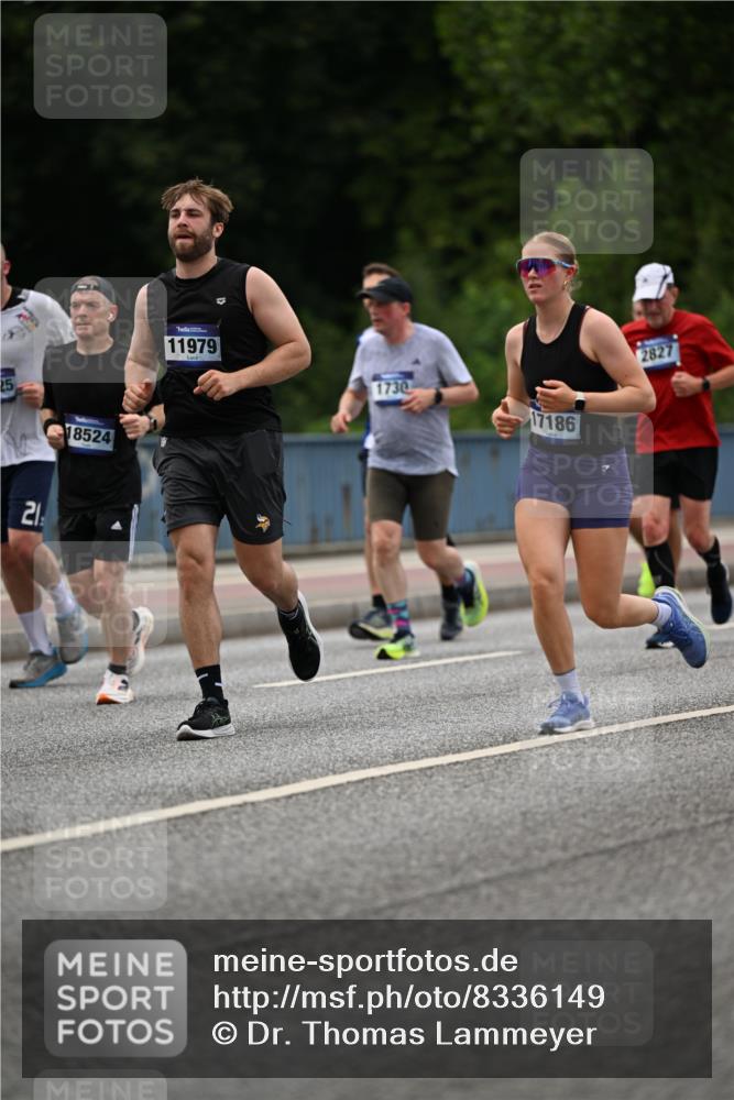 29.06.2025 - hella hamburg halbmarathon Dr. Thomas Lammeyer http://msf.ph/oto/8336149 29.06.2025 10:40:01 Kennedybrücke 1336, 2352, 2412, 2588, 2827, 3828, 4413, 4965, 5147, 6189, 6867, 7111, 7275, 8356, 8567, 8947, 9470, 9819, 10047, 10565, 10567, 10652, 11010, 11187, 11198, 11233, 11359 meine-sportfotos.de
