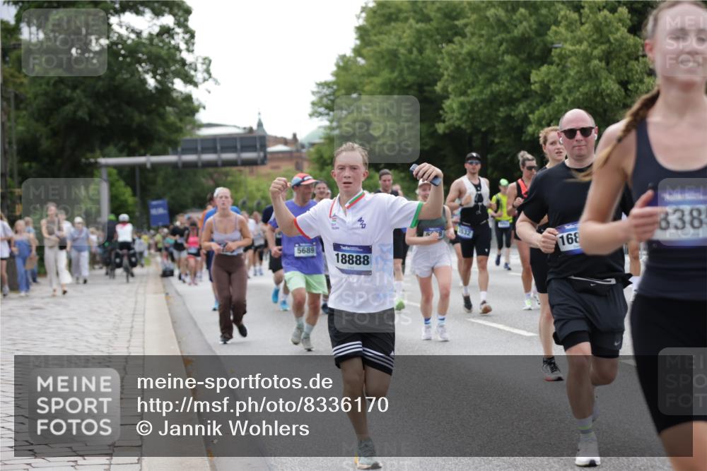 29.06.2025 - hella hamburg halbmarathon Jannik Wohlers http://msf.ph/oto/8336170 29.06.2025 10:40:53 Lombardsbrücke 1536, 1542, 1731, 2229, 2805, 3532, 3533, 3623, 4412, 4638, 5086, 5225, 5688, 5689, 5928, 5942, 6088, 6250, 6474, 6793, 6894, 7661, 7821, 8293, 8385, 8586, 8751, 8769, 8878, 8992, 9962, 10181, 10269, 10407, 10835, 11209, 11851, 13168, 13299, 13373, 13778, 13848, 14037, 14253, 14376, 15076, 15224, 15953, 16260, 16454, 16559, 16846, 16981, 17370, 17872, 18494, 18580, 18844, 18888 meine-sportfotos.de